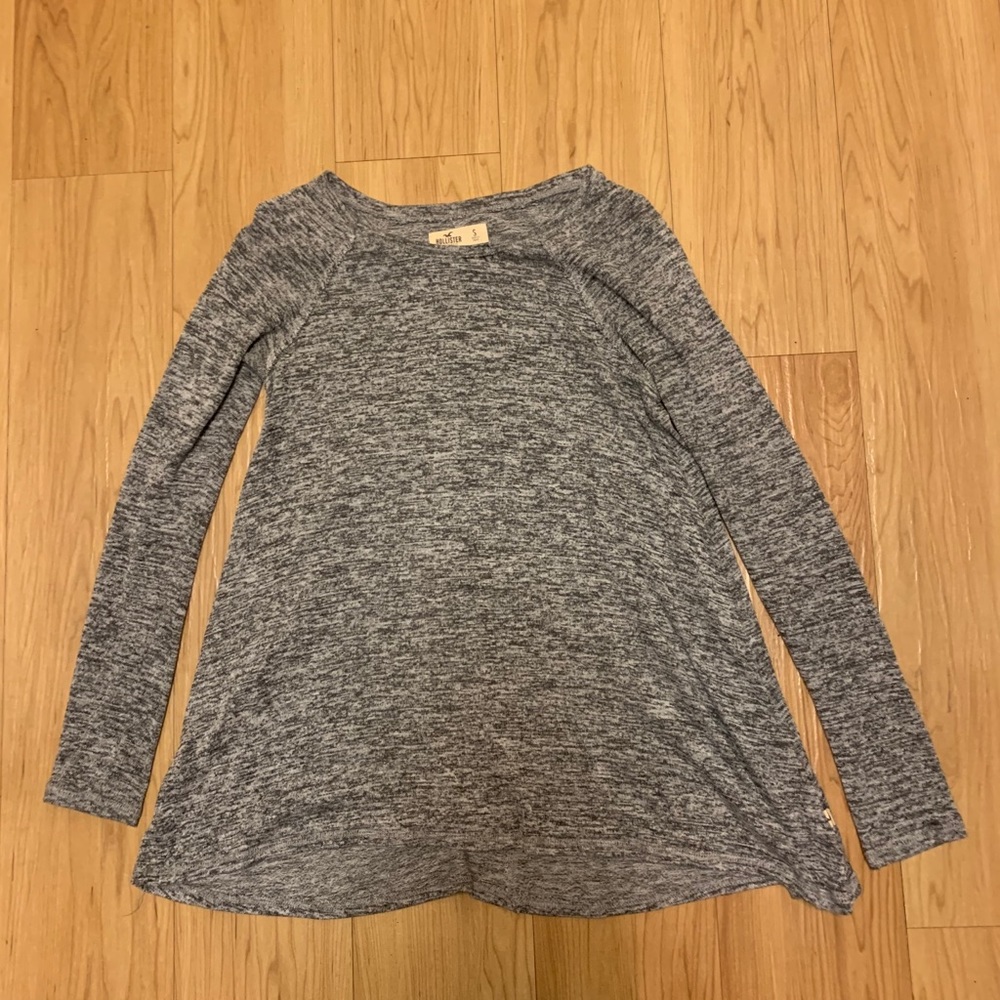 🌺 2/$25 Hollister black & white speckled sweater - Picture 2 of 6